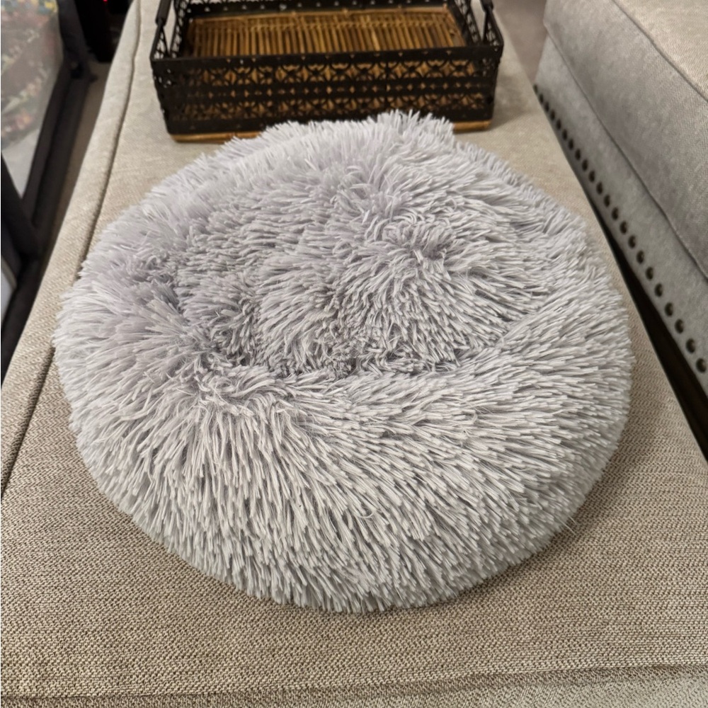 Plush Round Shag Pet Bed in Light Gray